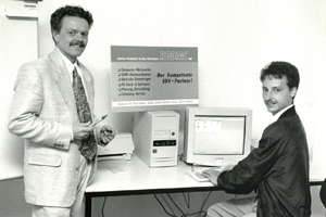 Die D S S übernimmt mehr und mehr, neben dem Grundgedanken Datenschutz/-Sicherheit die Aufgaben eines EDV Fachhandelshauses. Lieferant/Dienstleister für alle Anforderungen im Bereich der EDV (PC - Systeme / PC basierende Netzwerktechnik sowie die hierfür erforderliche Soft- und Hardwarepalette).<br /><br />Gründung der Ing.-Ges. für Neue Technologien RODIAC mbH, kurz RODIAC genannt. Geschäftsführer wird Dirk F. Költerhoff.